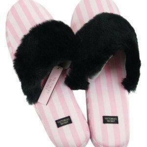 Victoria Secret 🍁Slippers - Large (9-10)